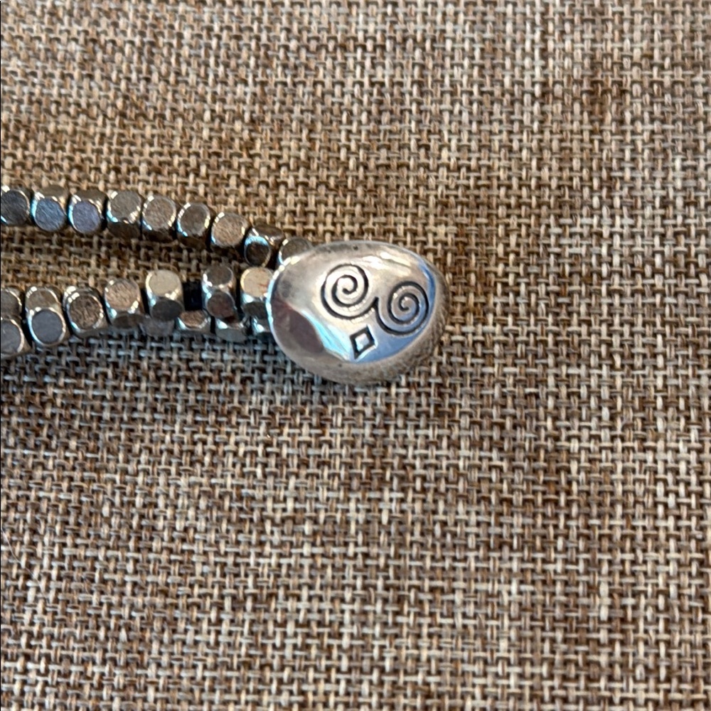 Elegant Silver and Pearl Beaded Bracelet - Picture 5 of 5